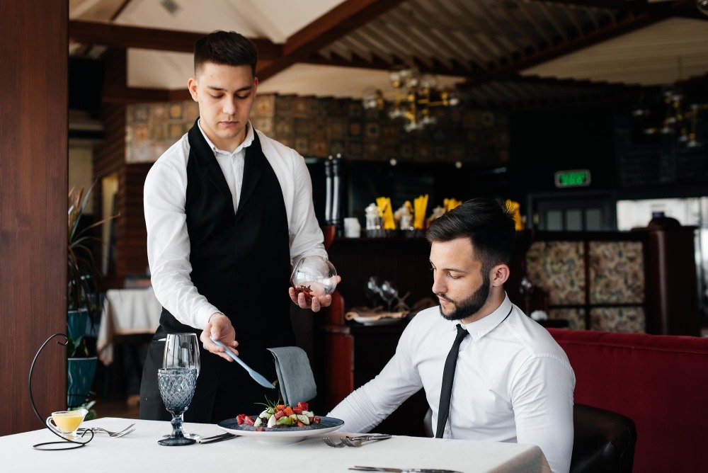 How to Choose the Right Hotel Management Course: MAIIHM’s Guide for 2025